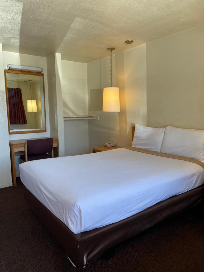 Palms & Motel 2*