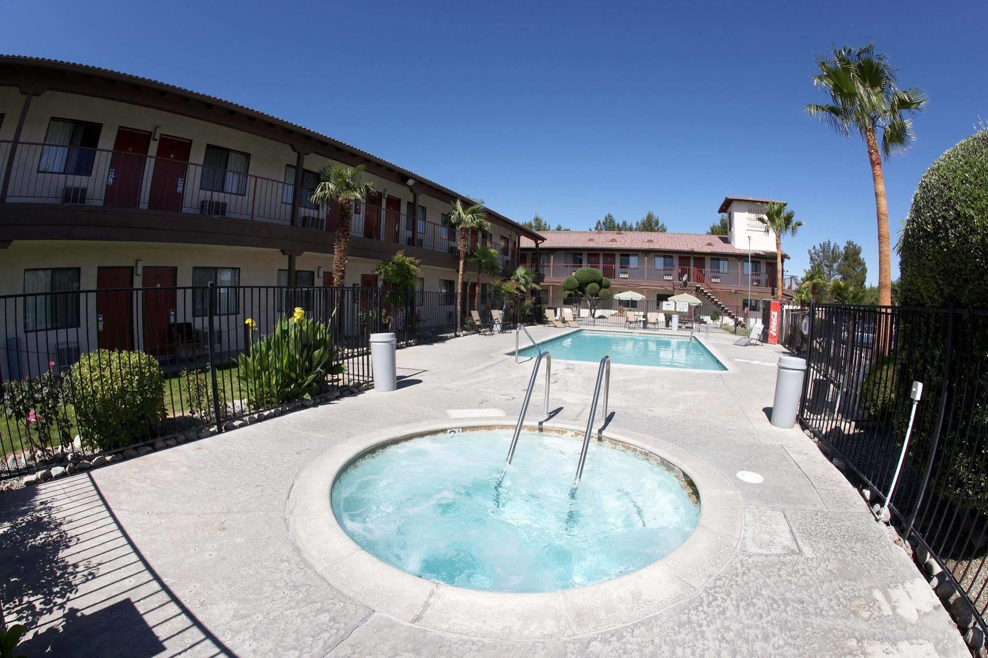 Motel Palms & 2*